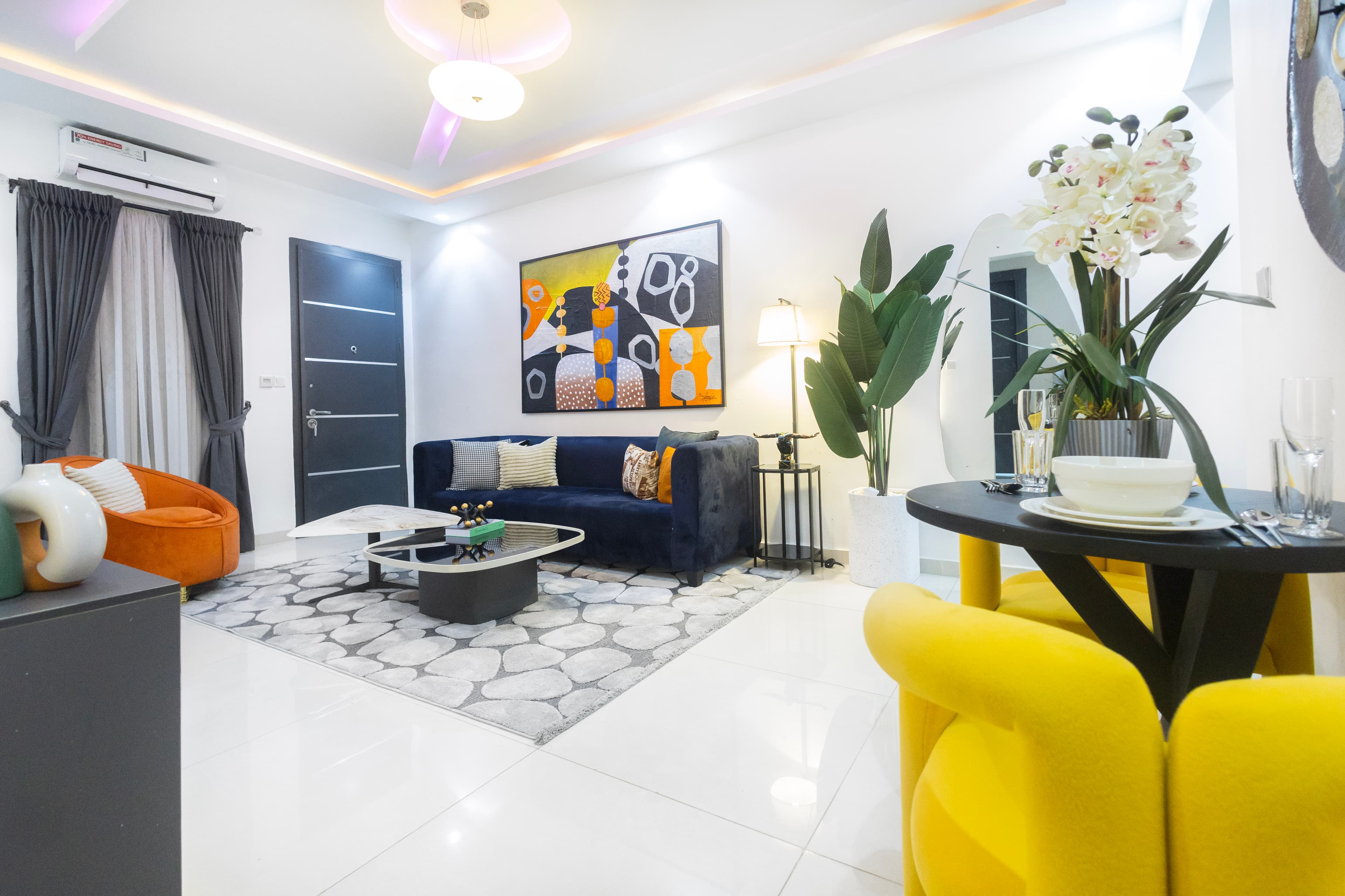 Exquisite 2 bedroom fully serviced apartment image