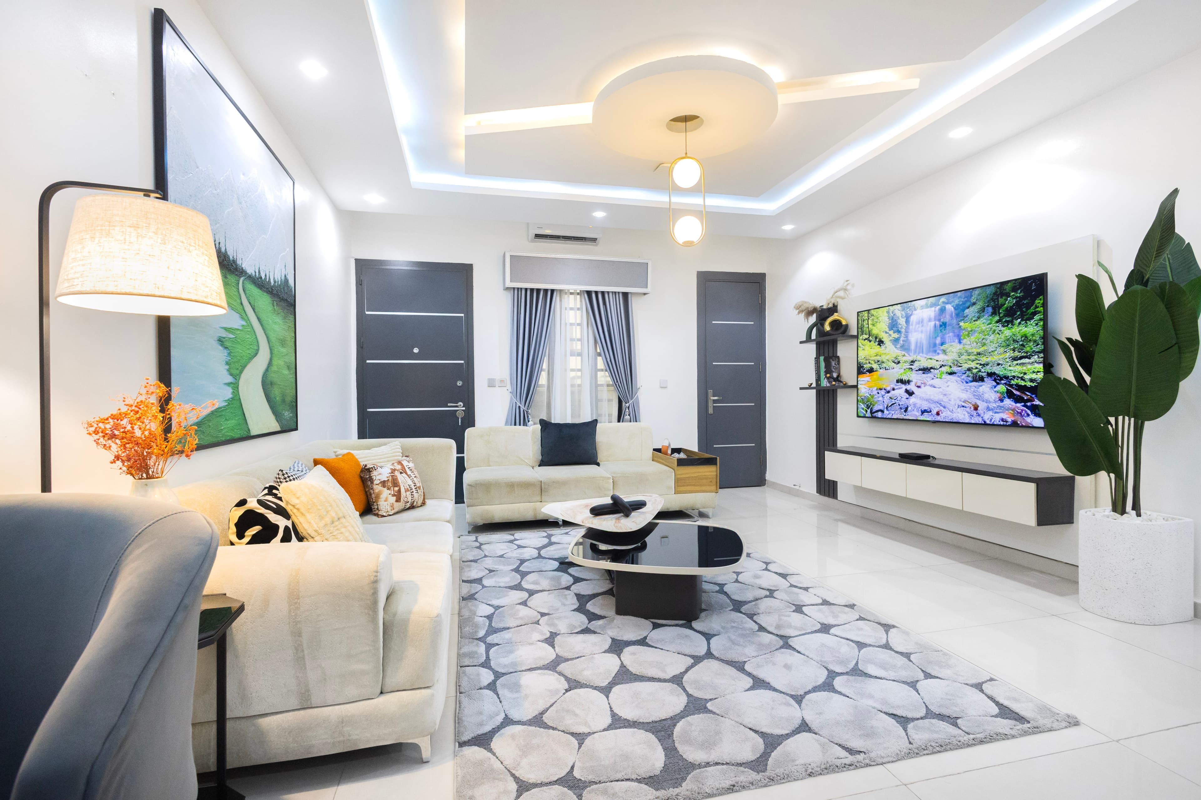 Exquisite 2 bedroom fully serviced apartment image