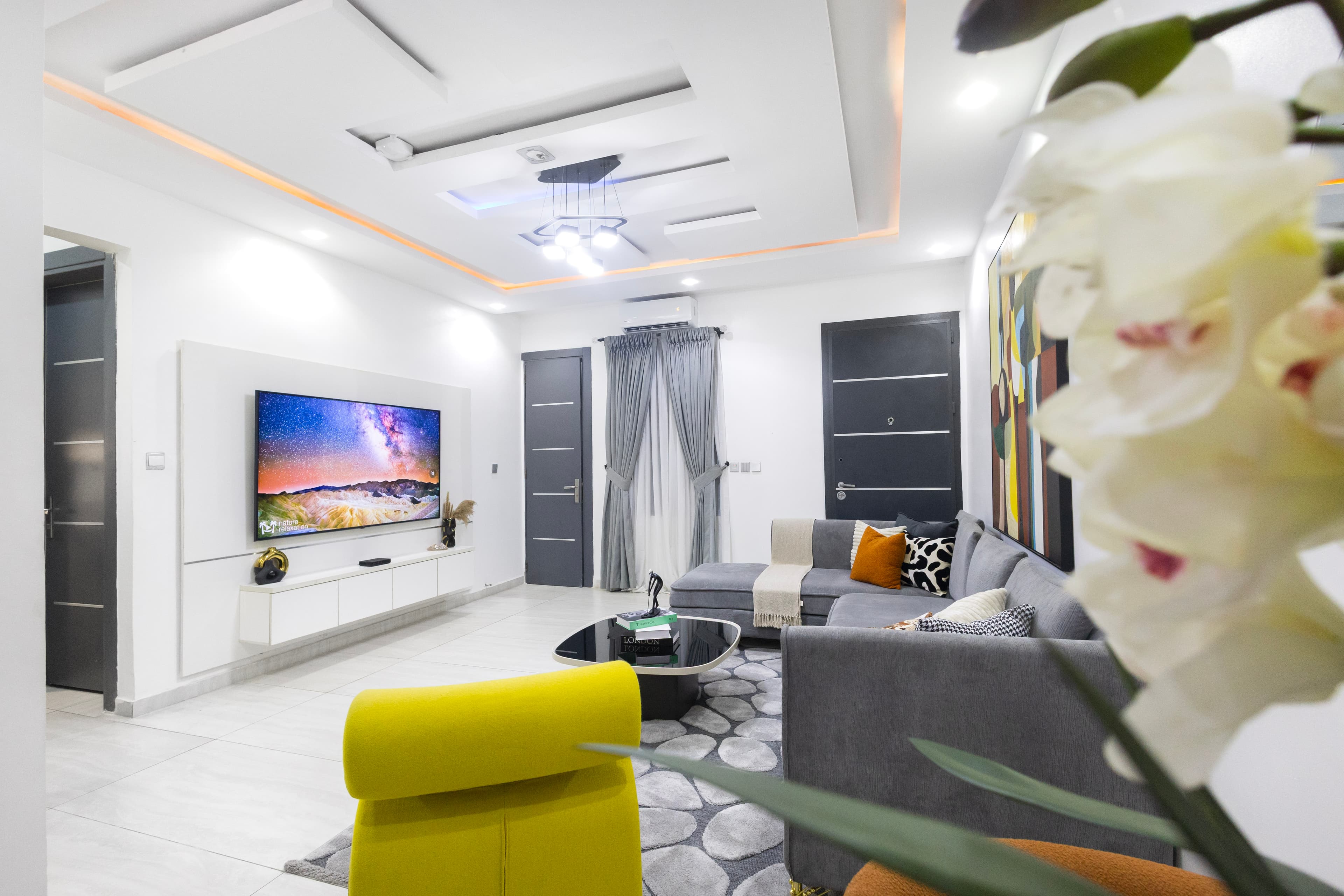 Exquisite 2 bedroom fully serviced apartment image