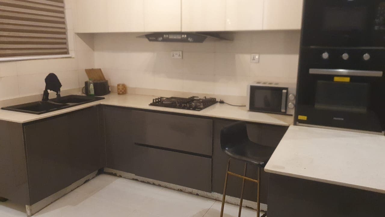 Cozy 2 bed with PS4, free wifi, and swimming pool  image