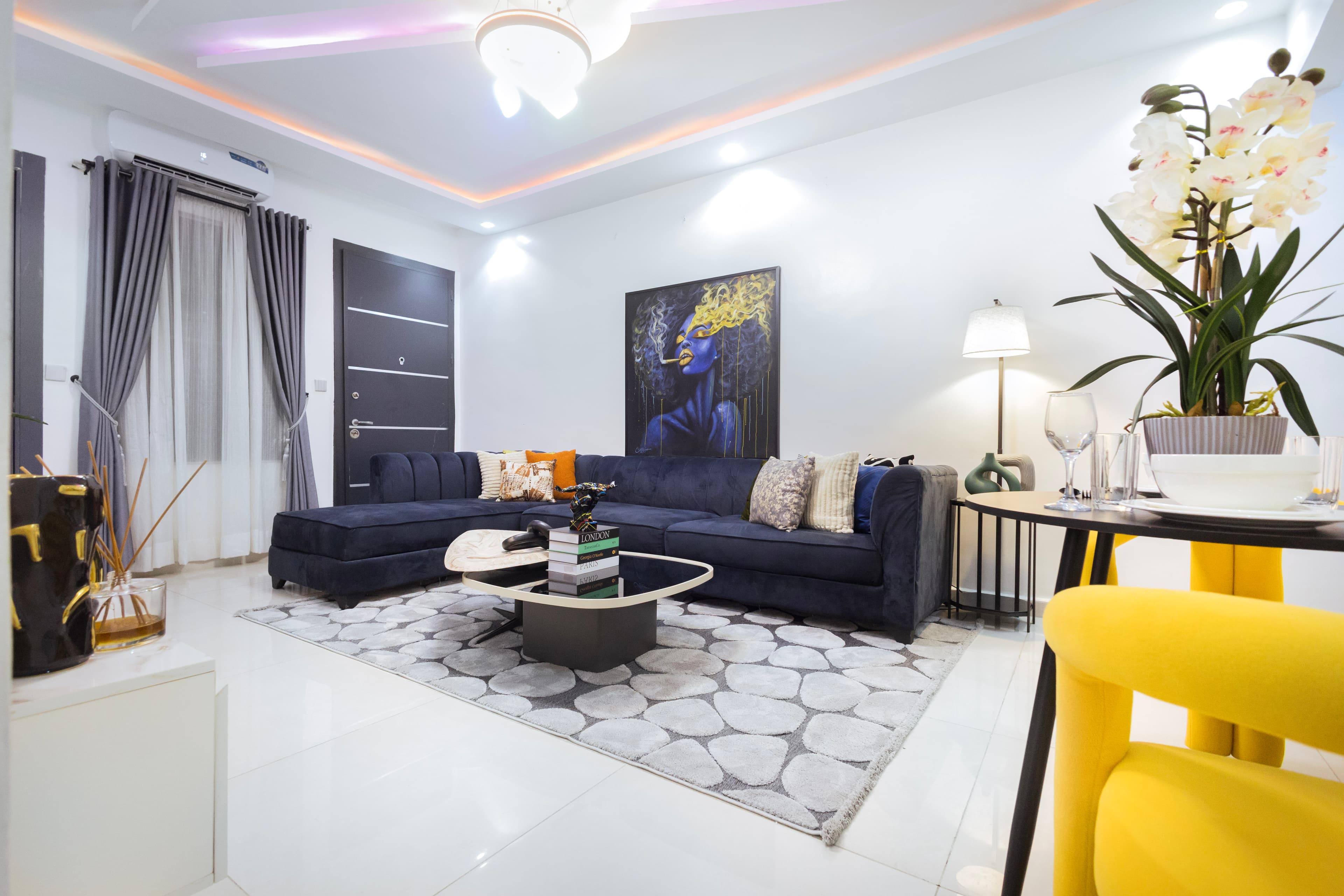 Exquisite 2 bedroom fully serviced apartment image