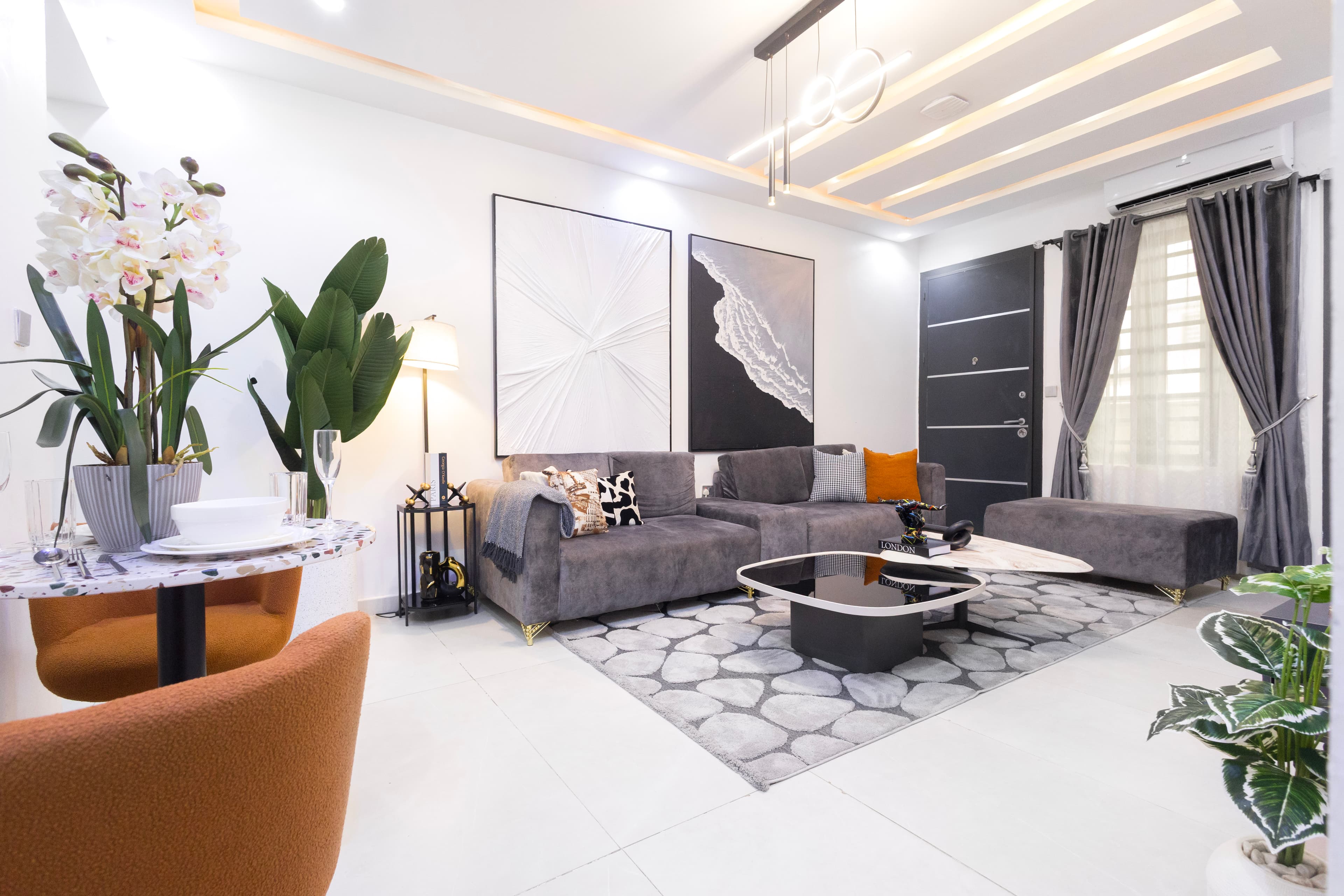 Exquisite 2 bedroom fully serviced apartment image